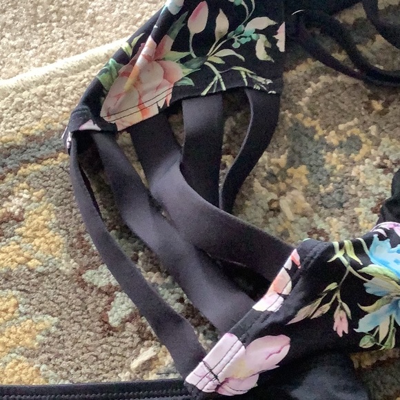 Kenneth Cole Reaction bikini top size L black floral bottom L Mossimo bl… - Picture 7 of 12